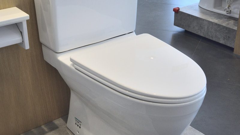 坐便器盖板更换流程